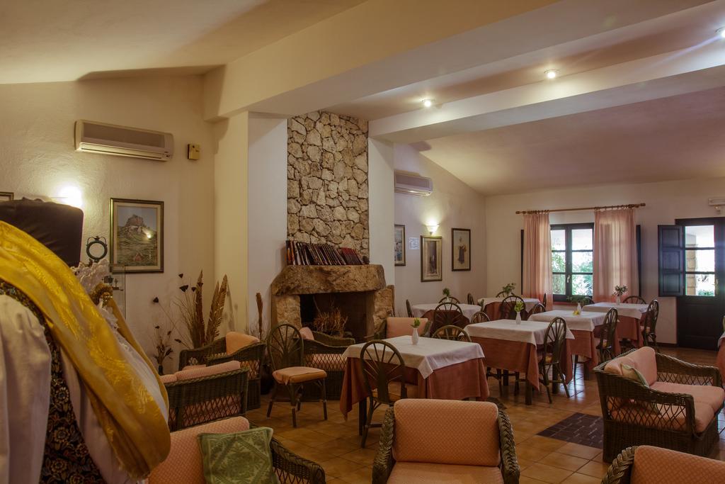 Hotel Ristorante Sa Pedrera カブラス エクステリア 写真